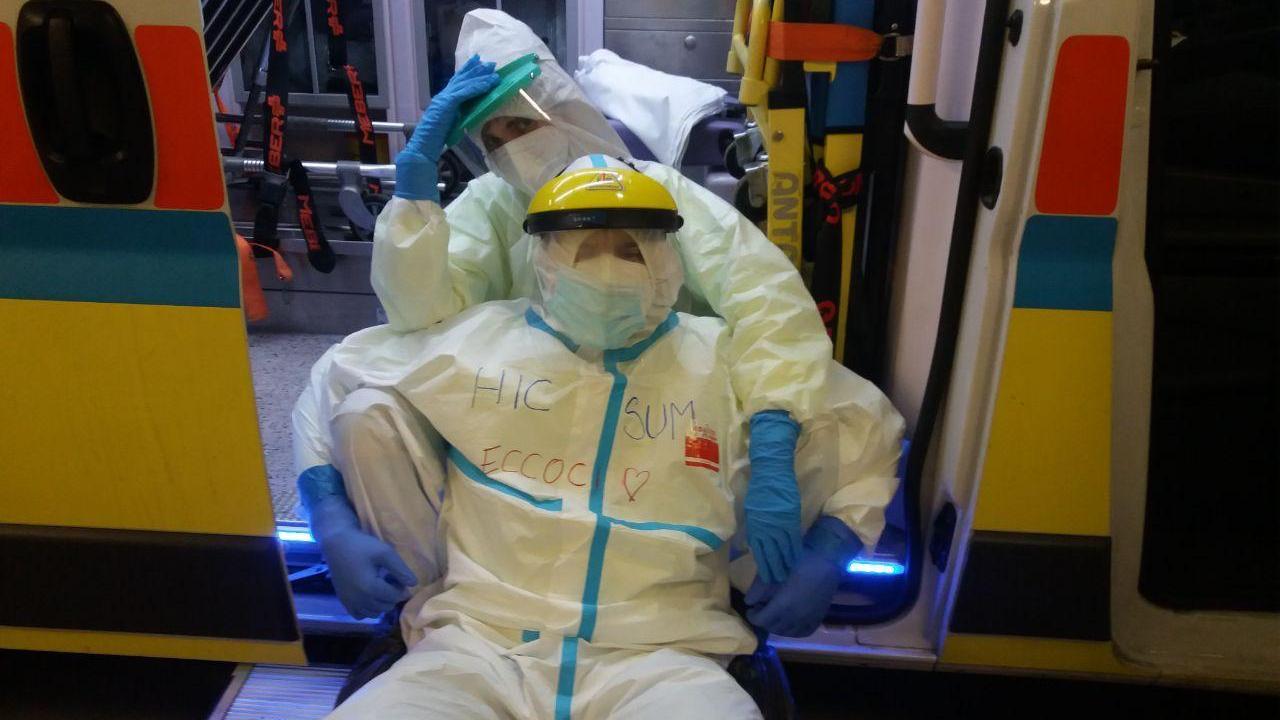 Due volontari della Misericordia durante il primo picco pandemico