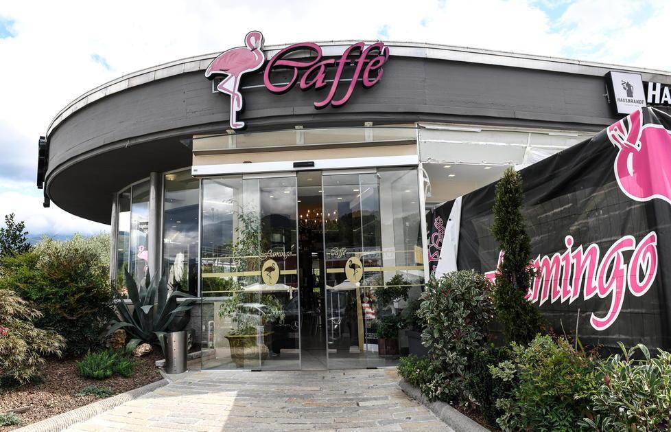 L’esterno del Caffè Flamingo di Gallicano (FOTO D’ARCHIVIO)
