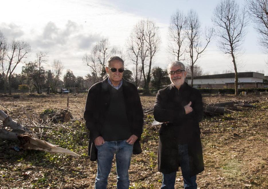Franco Paterni e l’architetto Riccardo Bernardini sul cantiere