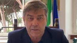 Il consiglio del sindaco-medico «Almeno mettete la mascherina»
