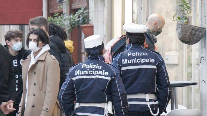 Violazione della quarantena Denunciate due persone