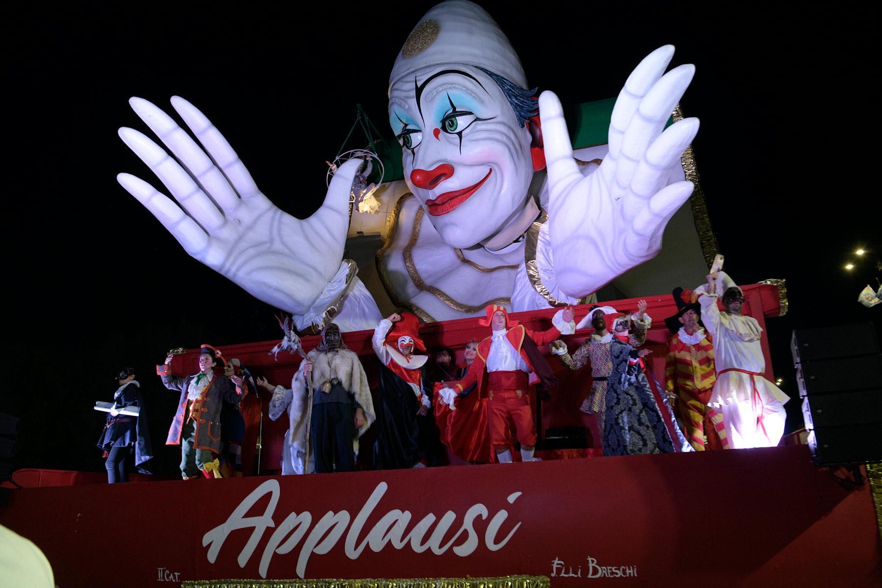Il bilancio del carnevale di Viareggio indica una situazione economica molto delicata della fondazione che gestisce l'evento