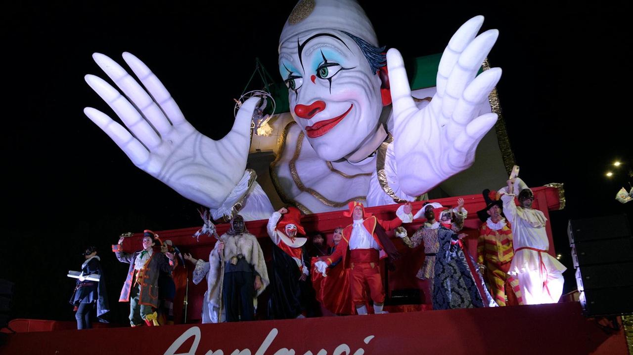 Il bilancio del carnevale di Viareggio indica una situazione economica molto delicata della fondazione che gestisce l'evento
