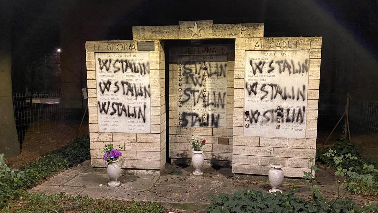 Reggio Emilia: vandalismo al Monumento ai caduti di San Maurizio