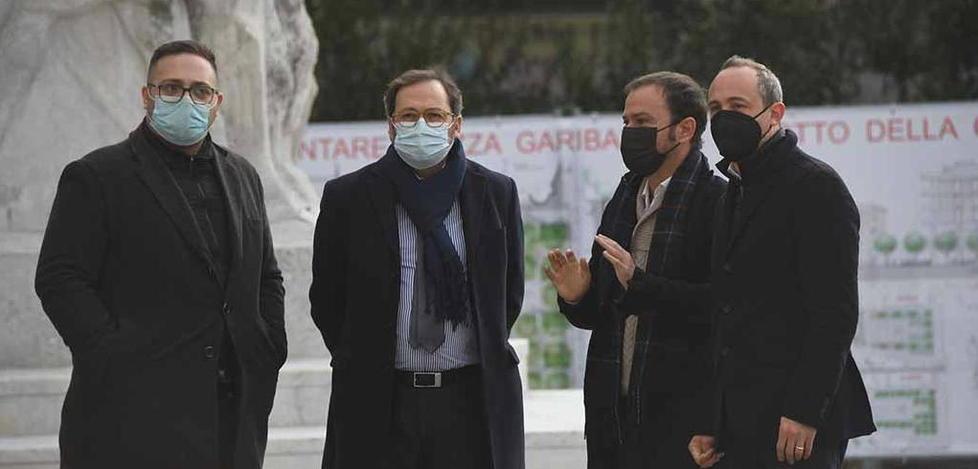 Piazza Garibaldi di nuovo aperta «Un regalo di Natale fatto ai massesi» 