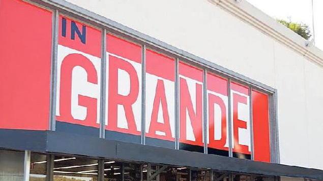 In stato confusionale anziano chiede aiuto al supermercato