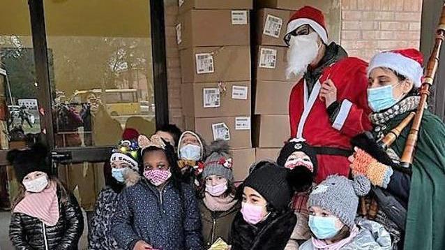 Babbo Natale alla primaria E un video a chi è in Dad