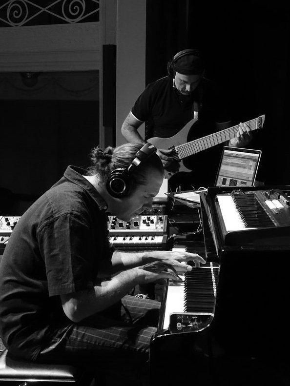 “Awakening”, spettacolo di pittura e musica 