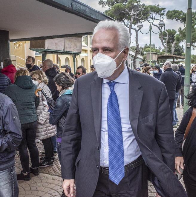 Vaccinazione obbligatoria: la ricetta anti-Covid di Giani 