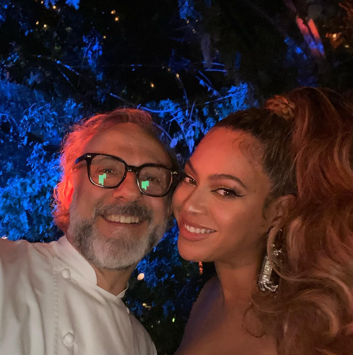 Modena, Bottura posta un selfie natalizio con Beyoncè 
