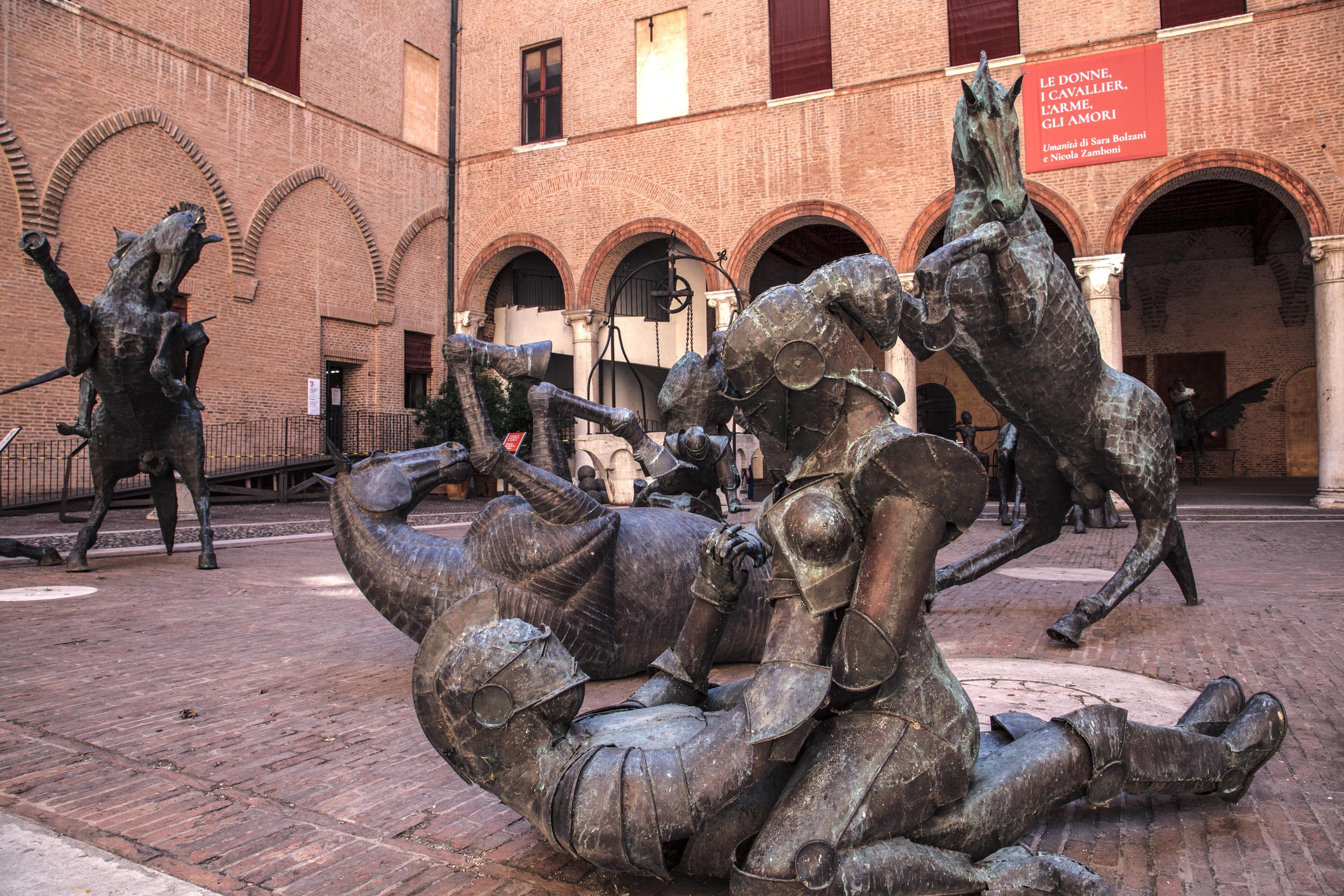 Ferrara, "Oltre il divisionismo" e "Umanità" salutano il Castello Estense