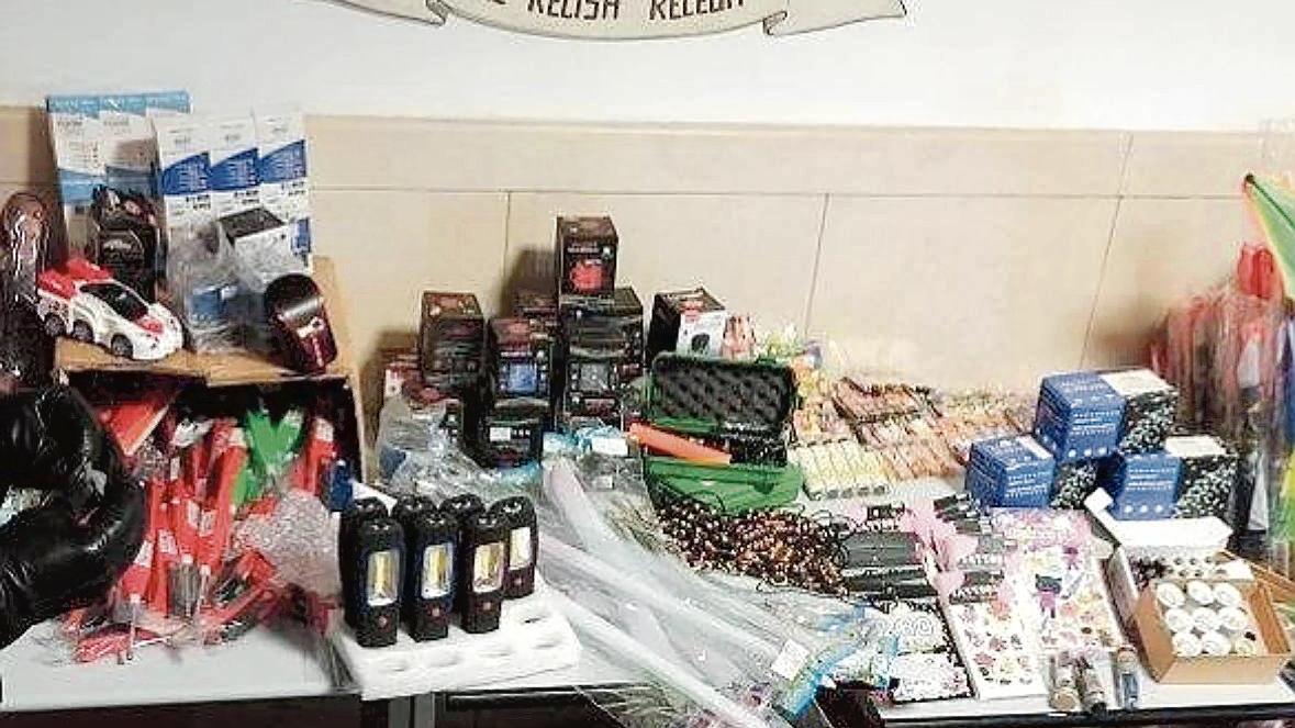 Giochi pericolosi per la salute: sequestrati 30mila prodotti in un negozio a Viareggio