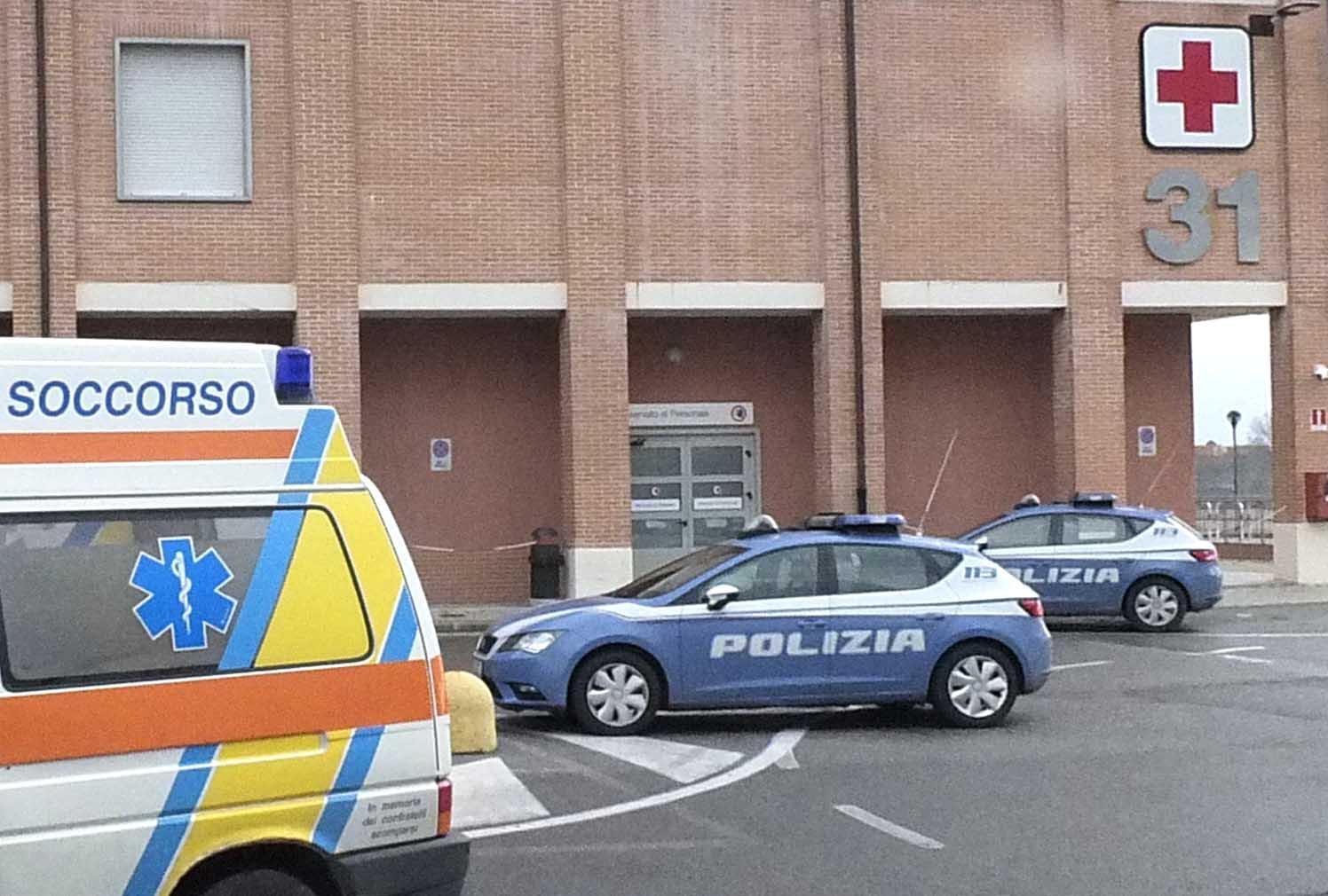 Pisa, disturbano e chiedono l'elemosina al pronto soccorso: arriva la polizia