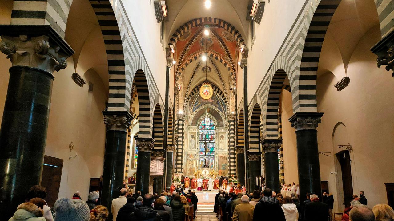 Il Duomo gremito di fedeli per Santo Stefano