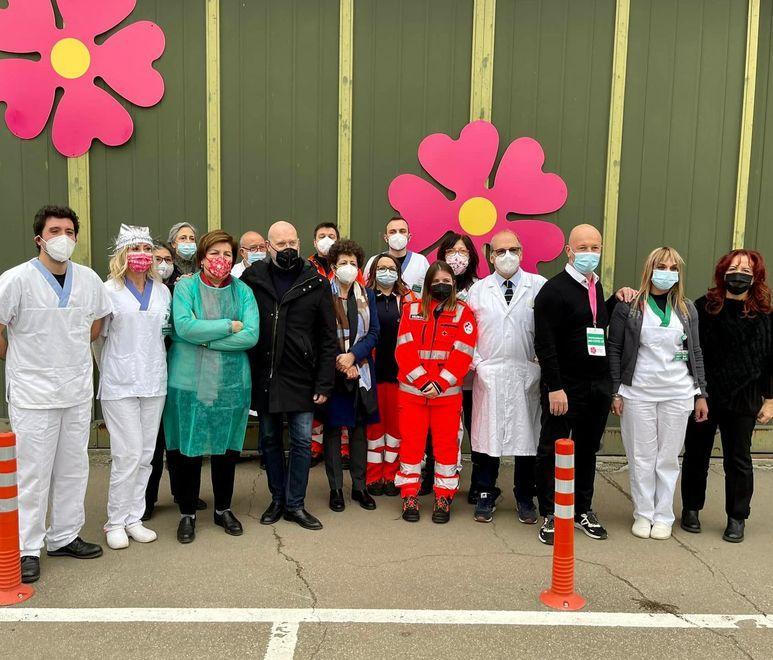 Emilia  Romagna, l'allarme del presidente Bonaccini: «Con le discoteche chiuse a San Silvestro, mi preoccupano le feste abusive» 