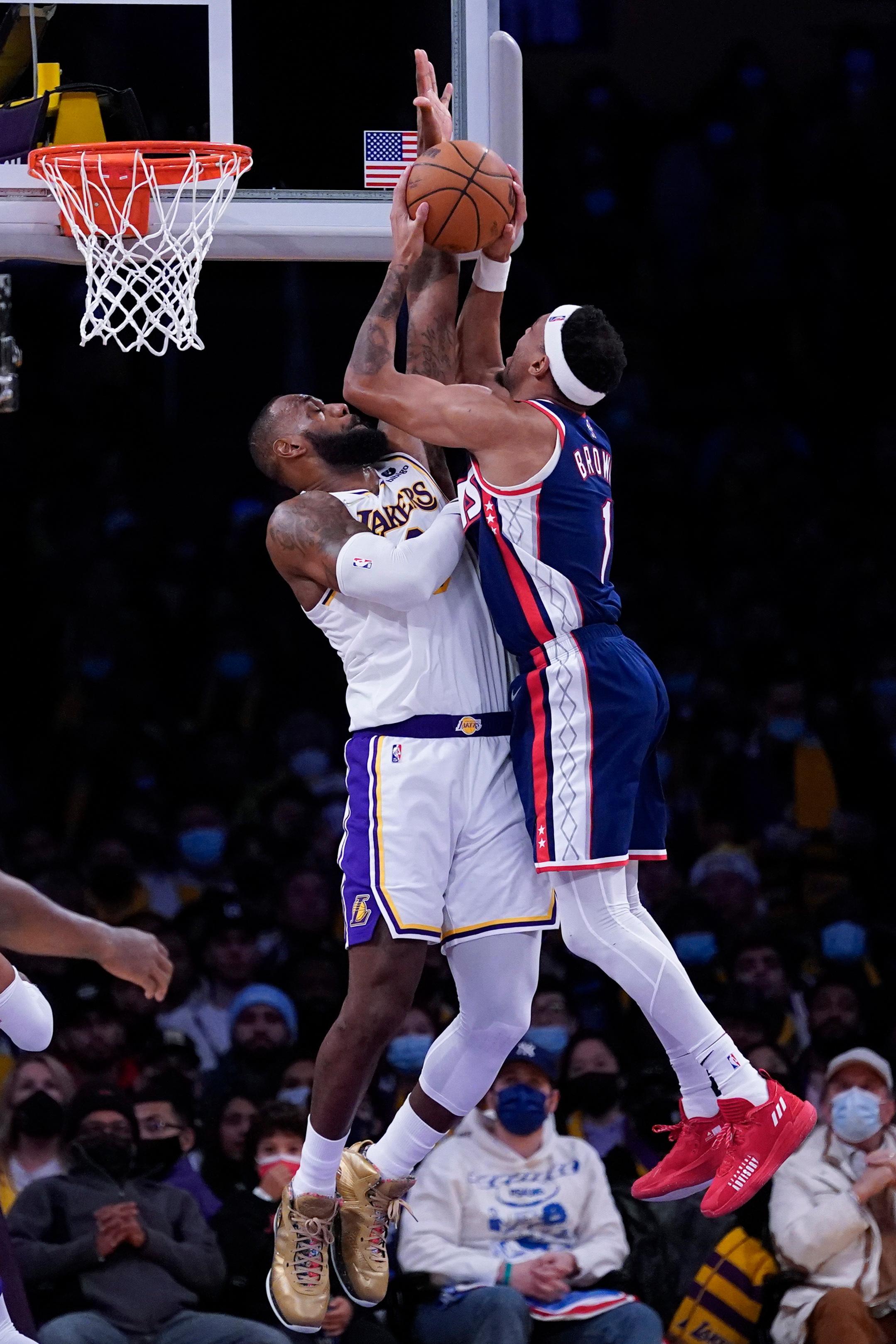 I 39 punti di Lebron James non bastano ai Lakers 