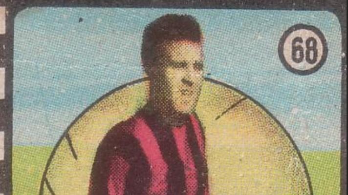 Una figurina di Renato Raccis con la maglia del Milan