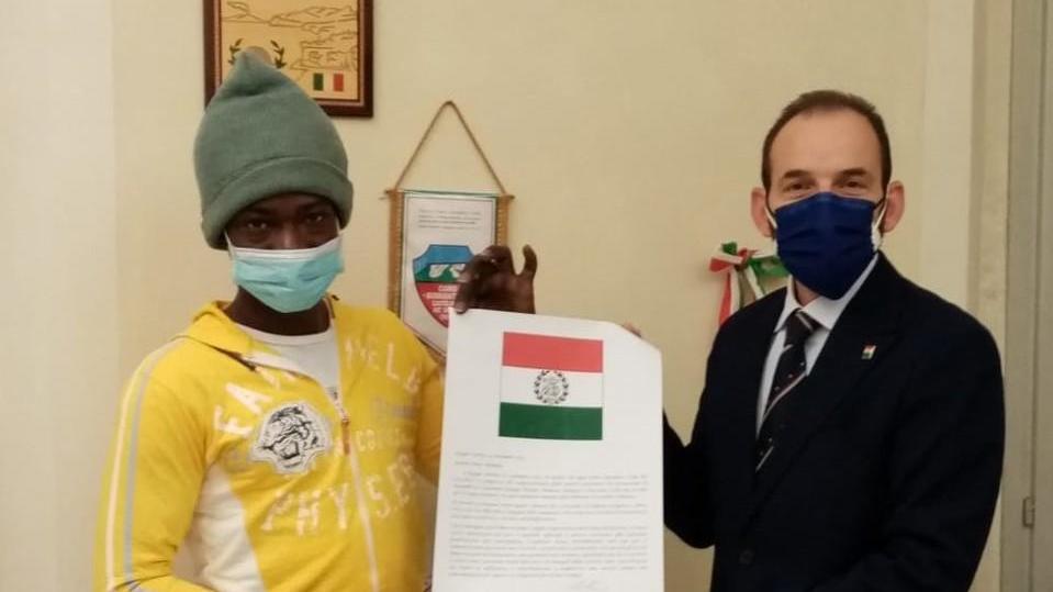 Il premio “Grazie” a un senzatetto dal cuore grande