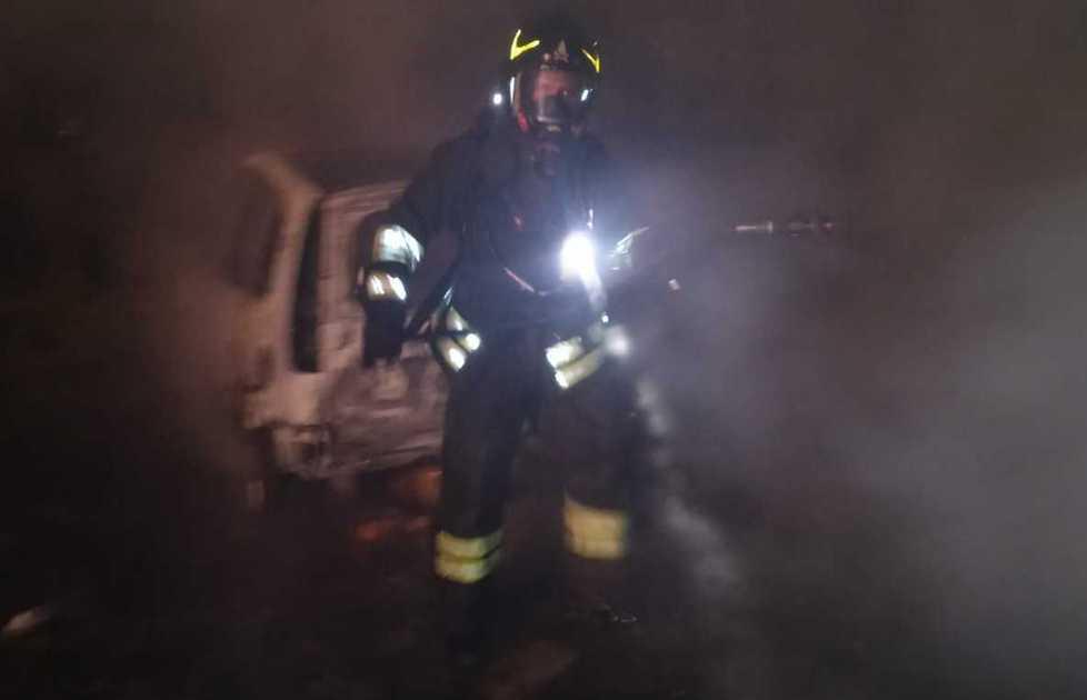 Due auto in sosta distrutte dalle fiamme Si ipotizza il dolo 