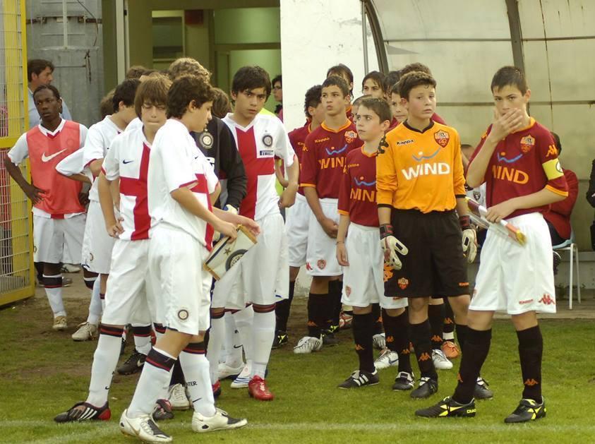 Si sfidano 24 squadre, si gioca su cinque campi 