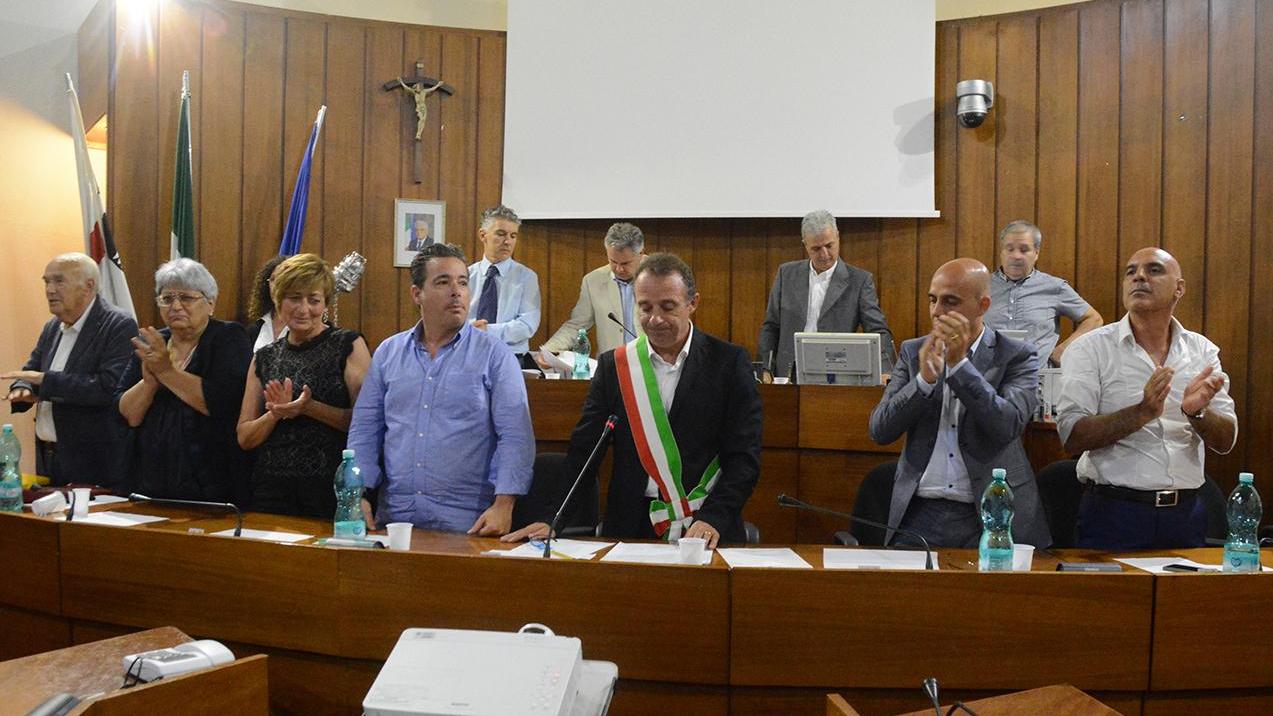 Il centro destra si divide ma resta senza avversari