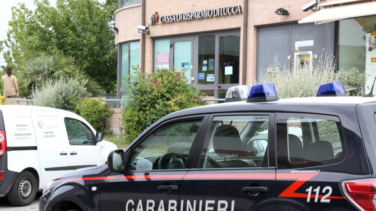 Vanno a cena fuori in Darsena, al ritorno trovano la casa svaligiata
