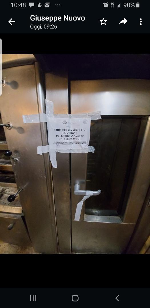 Rischio sequestro al Panificio Carlotta di Viareggio: «Se scatta la chiusura dipendenti in cassa» 