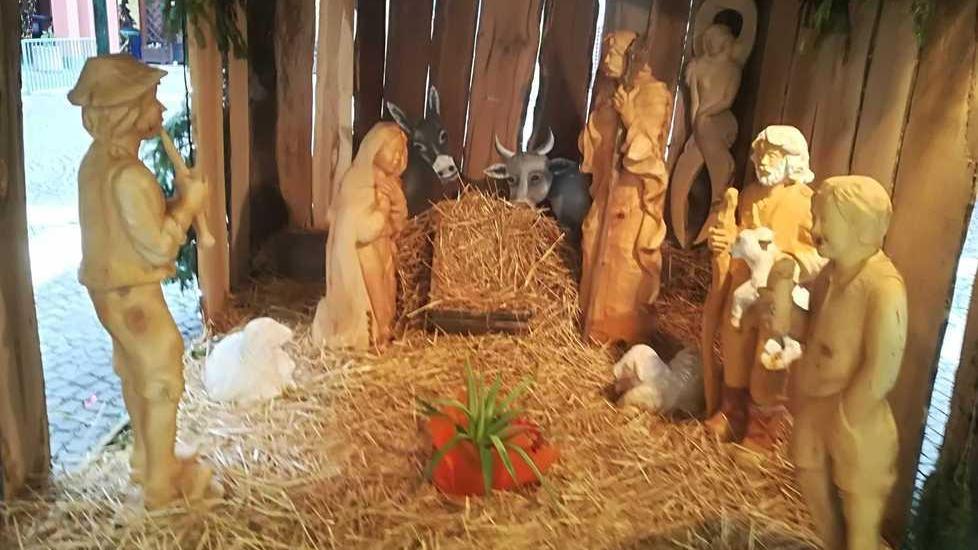 Novellara, la statua di Gesù bambino scomparsa due volte dal presepe in piazzetta