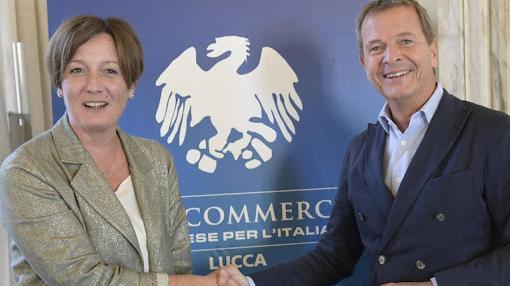 Sulla sosta gratuita i commercianti attaccano il Comune