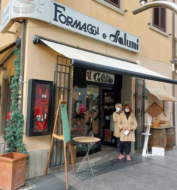Le donne del “Cacito” salutano dopo 60 anni e ringraziano i clienti «Per noi sono amici» 