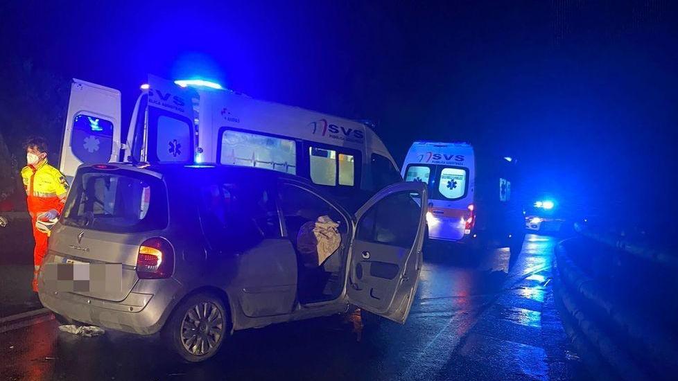 Schianto in auto: tre feriti