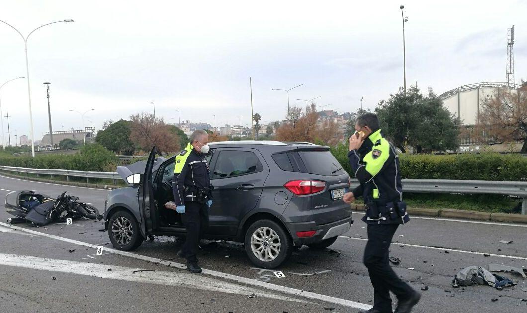 Contromano con il suv uccide un motociclista 