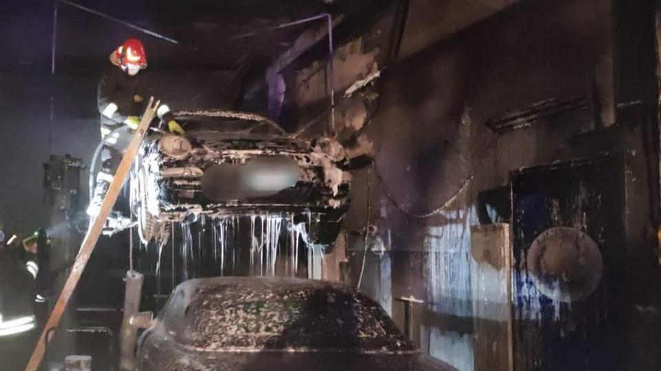 Savignano. Fiammata in officina Capannone a fuoco Salve le attività vicine