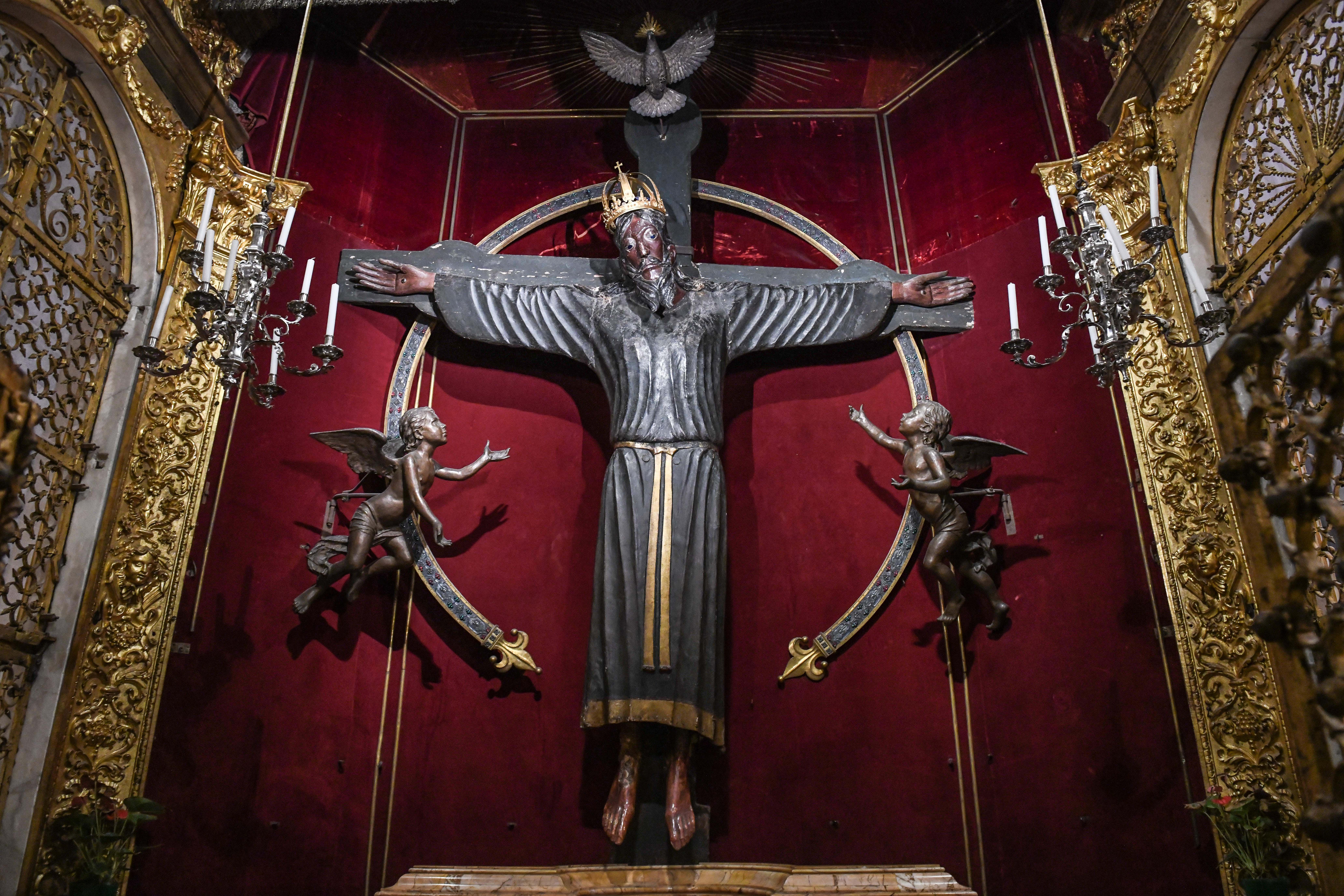 Il Volto Santo costudio nella cattedrale di San Martino