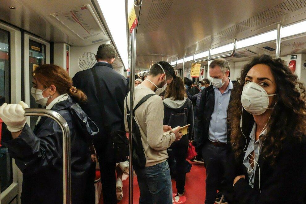 Mantova-Carpi-Modena, chiede di indossare mascherina FFp2: capotreno aggredita e treno soppresso