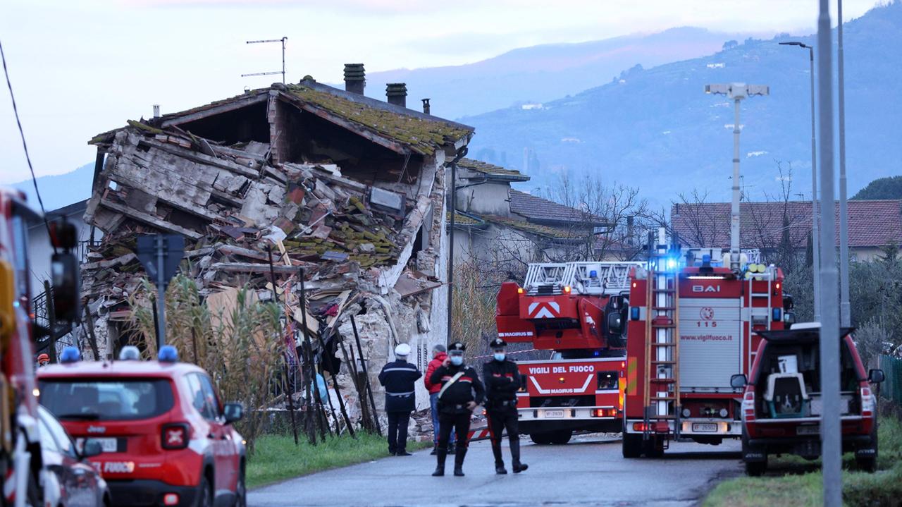 La palazzina crollata (foto Nucci)