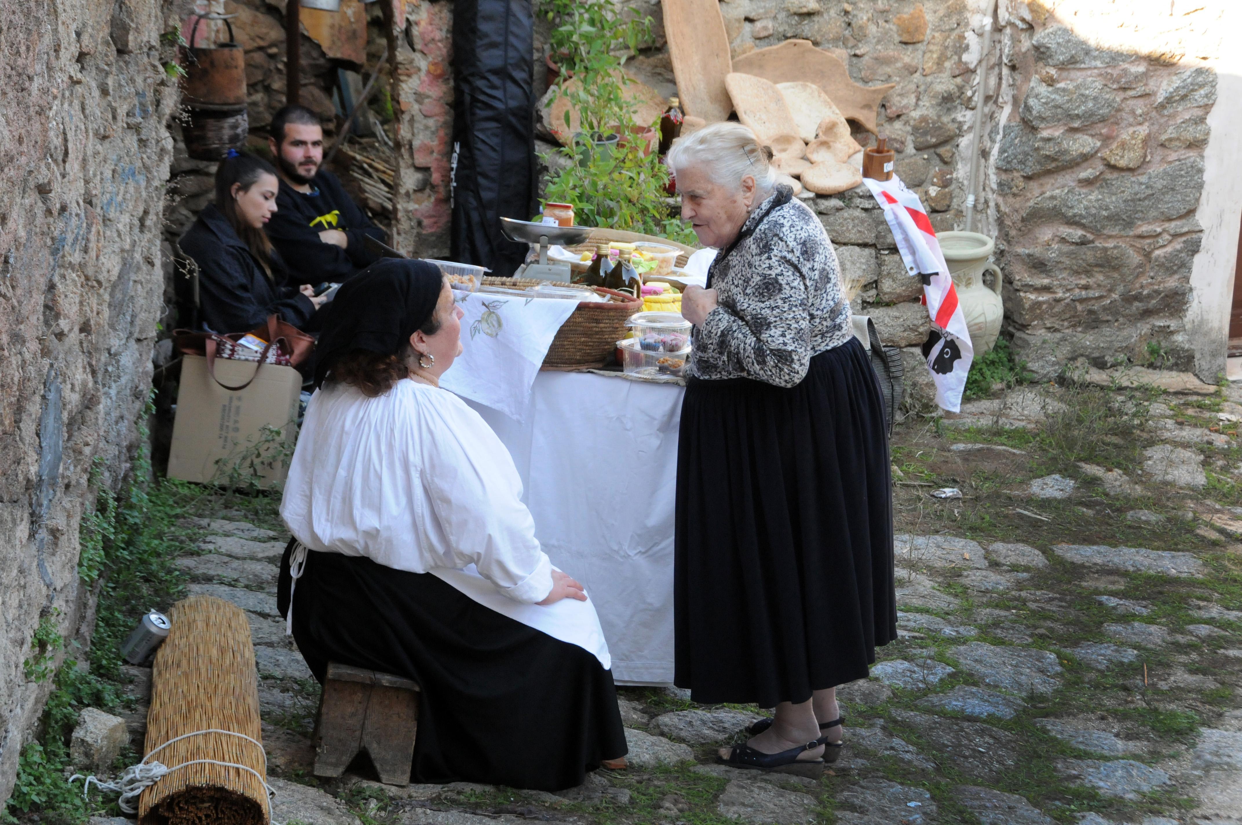 Un angolo di Lollove durante le Cortes apertas (foto massimo locci)