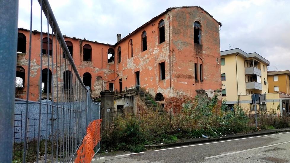 Conceria pericolante, Comune paga i lavori per riaprire la strada e fa causa ai privati 
