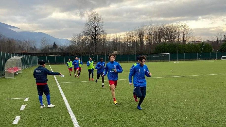 Ghiviborgo al lavoro agli ordini di Vangioni Nel mercato invernale è caccia a un esterno