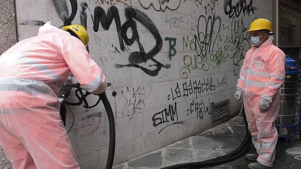 In azione la macchina che pulisce i muri