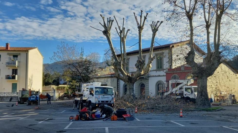 Pontasserchio, piazza a nuovo con più verde, servizi, lampioni 