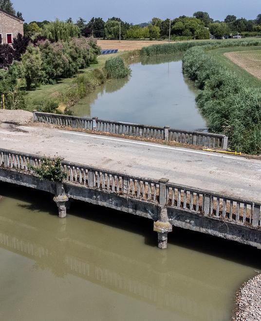Ponte Fossa, ecco le travi La riapertura fra due mesi 