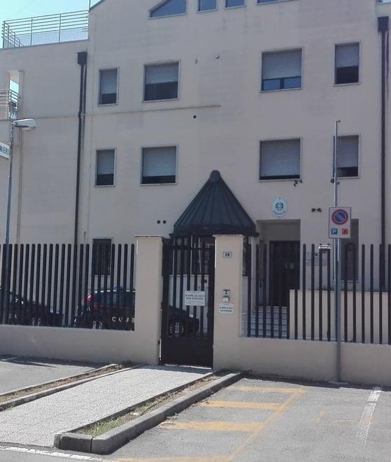Spaccia alla Cavazzona davanti al centro sociale