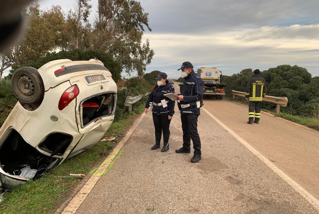 Si ribalta con l’auto, ferito un 22enne 