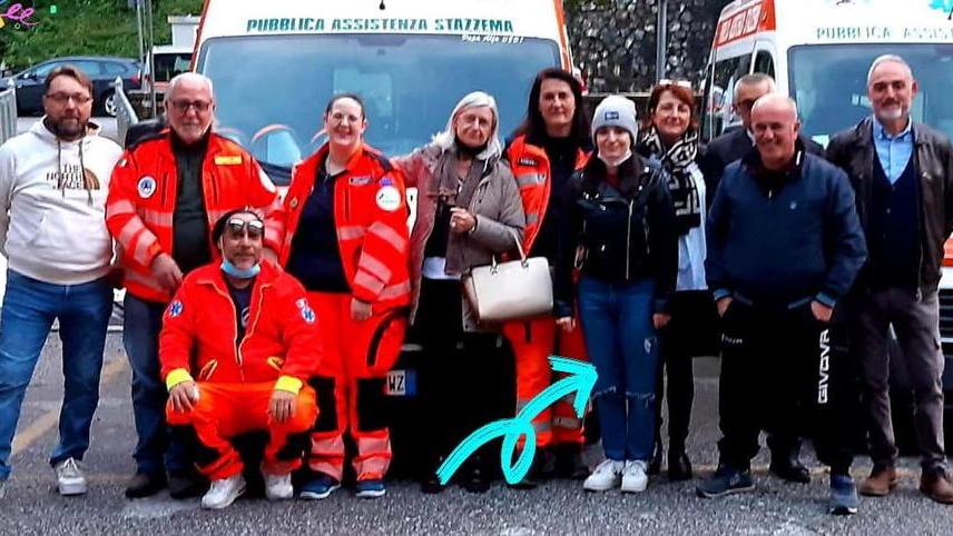 Letizia Lorenzi, insieme al gruppo della Pubblica Assistenza che fece partorire la mamma nel 2003