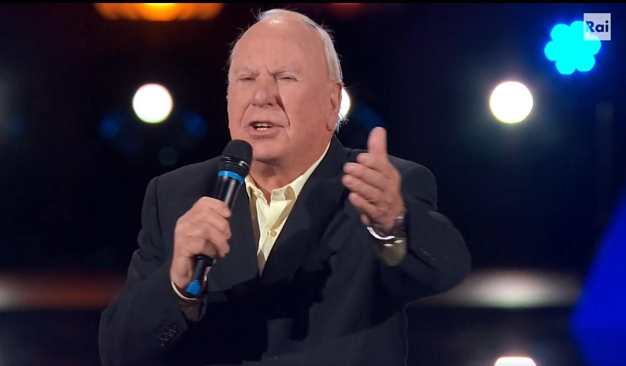 Benedetti durante l'esibizione alla trasmissione su Rai1