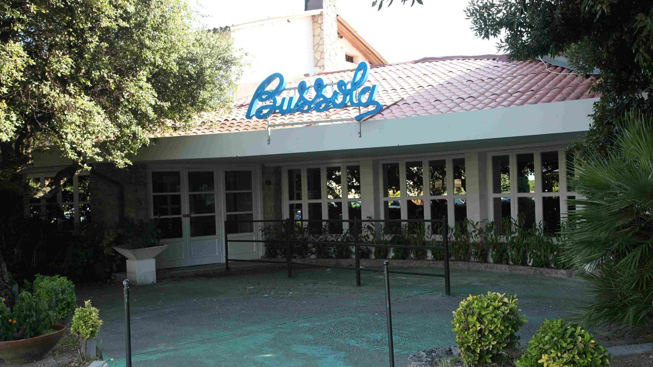 Niente cenone di Capodanno a La Bussola di Focette: «Troppi rischi per la salute»