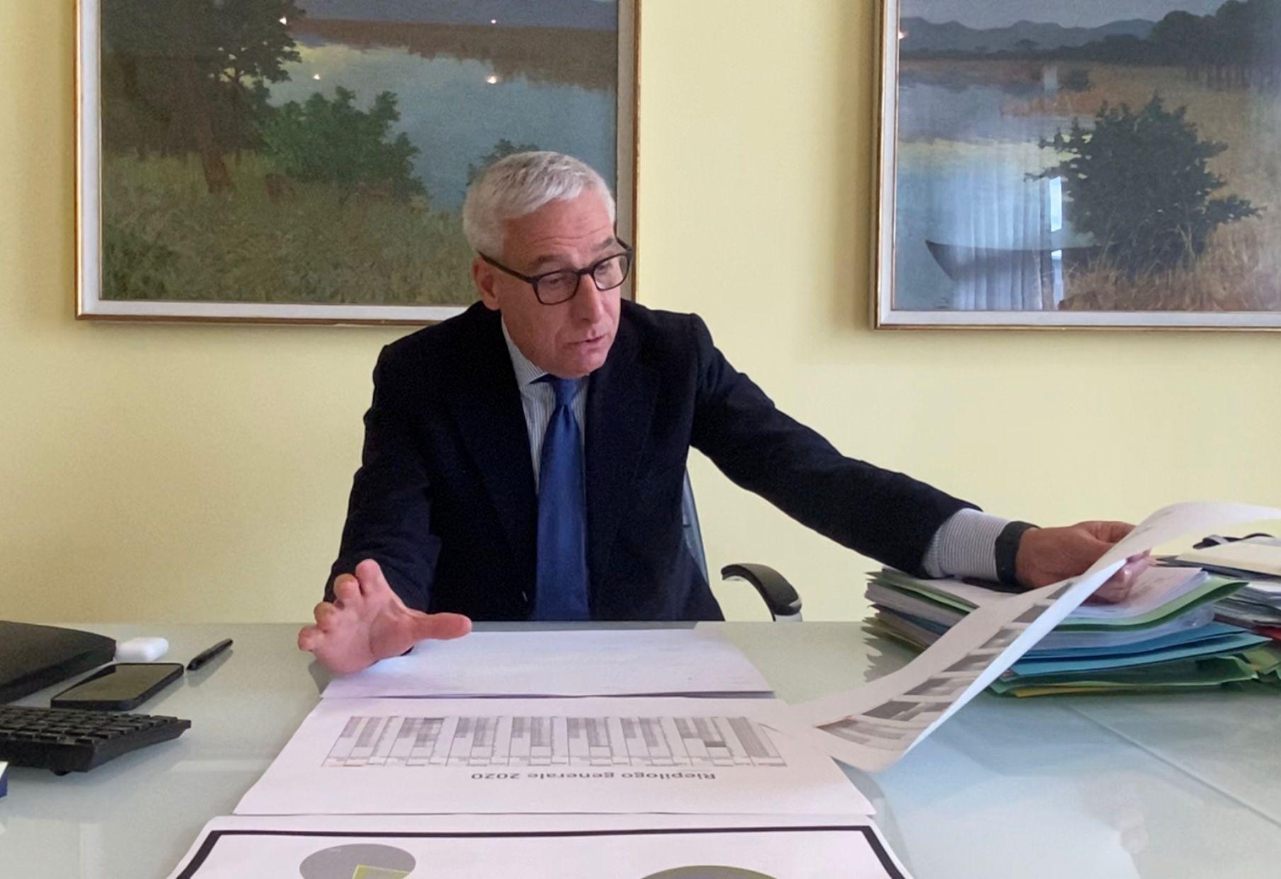 Il sindaco di Viareggio scrive al governo: «Ora serve il lockdown per i no-vax» 