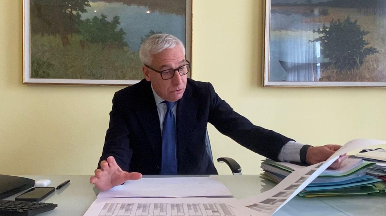 Il sindaco di Viareggio scrive al governo: «Ora serve il lockdown per i no-vax»