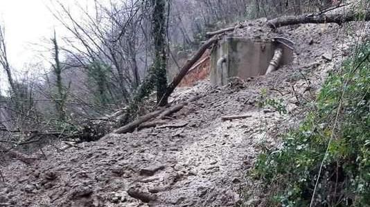 L’ordinanza per la maxi-frana «Ripristinare l’acquedotto»